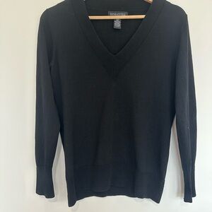 Banana Republic black merino wool thin and lightweight V-Neck‎ Pullover size S